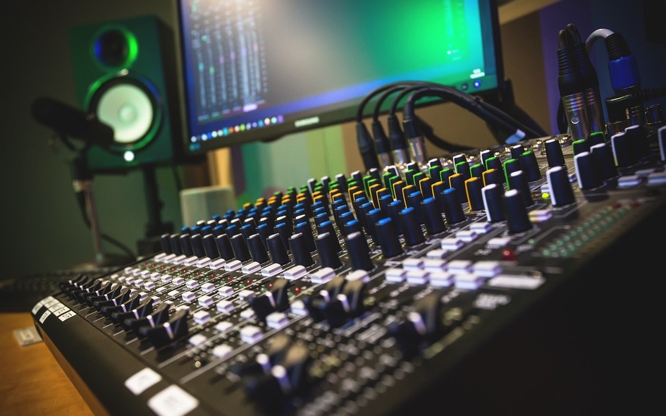 studio-4004849-1280.jpg